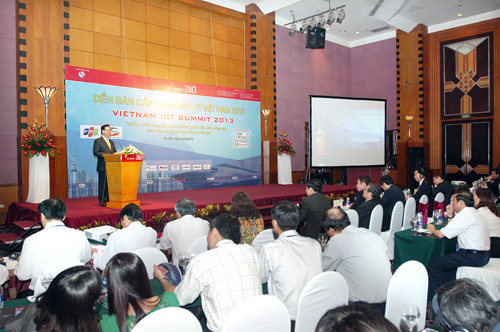 Thủ tướng Nguyễn Tấn Dũng phát biểu tại Diễn đàn cấp cao CNTT-Truyền thông Việt Nam lần thứ 3, năm 2013, khai mạc sáng 20/6. Ảnh: VGP/Nhật Bắc